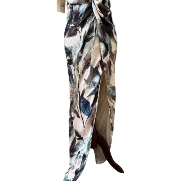 Katie May Finn Leafy Column Gown - Picture 5 of 14